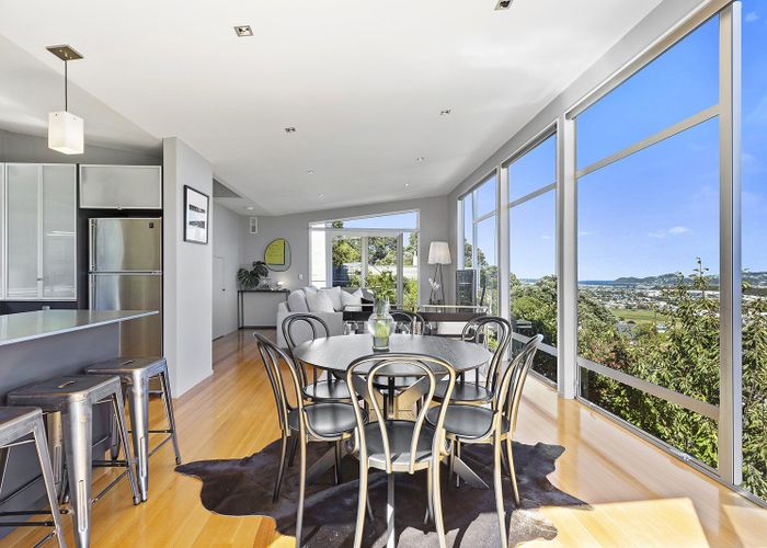  at 121 Nevay Road, Miramar, Wellington