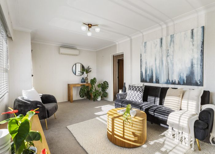  at 4/19 Hayr Road, Three Kings, Auckland