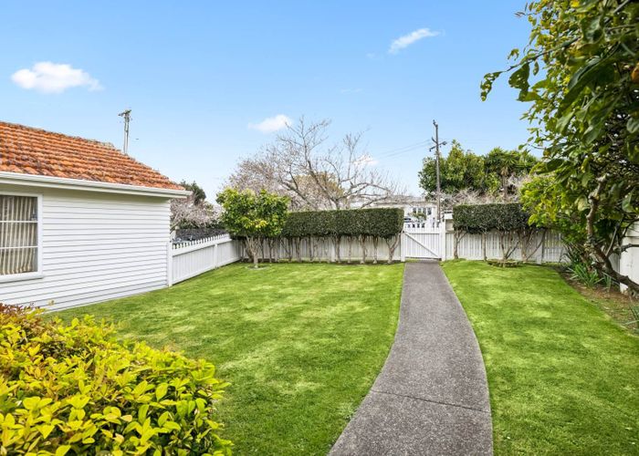  at 10 Peet Avenue, Royal Oak, Auckland City, Auckland