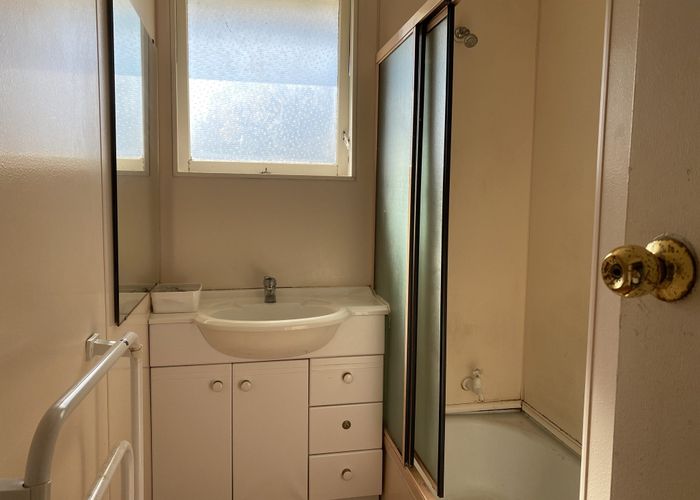  at 2 Imrie Avenue, Mangere, Auckland