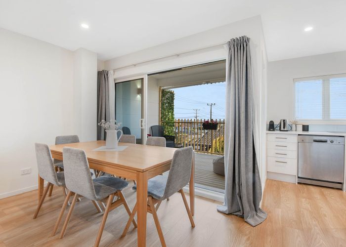  at 2/3 Coronation Road, Hillcrest, North Shore City, Auckland