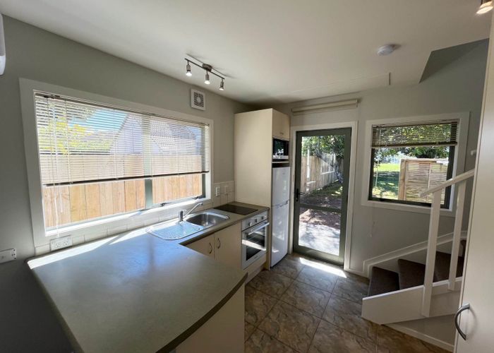  at 8A Lilian Place, Farm Cove, Manukau City, Auckland