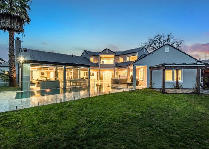  at 90 Roland Road, Greenhithe, Auckland