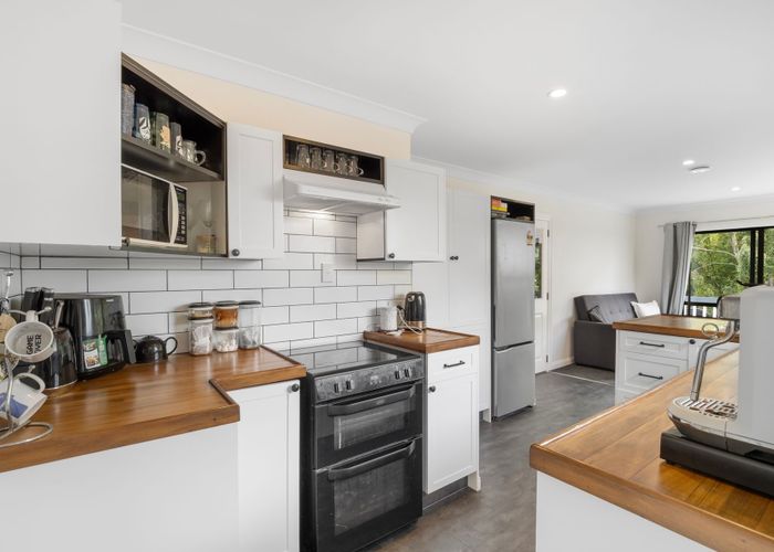  at 9 Guernsey place, Fitzherbert, Palmerston North, Manawatu / Whanganui