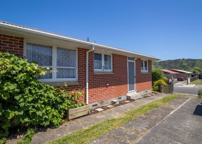  at 1/8 Oregon Drive, Maoribank, Upper Hutt