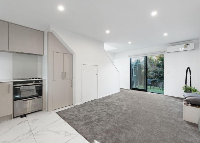  at 5/6 Saint Leonards Road, Kelston, Waitakere City, Auckland