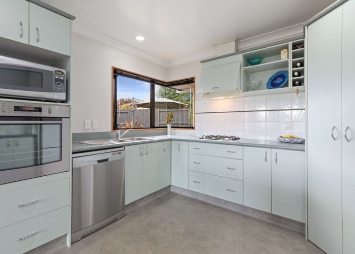  at 2 Burnt Oak Drive, Pyes Pa, Tauranga