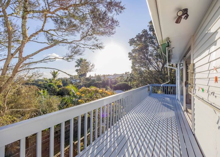  at 31 Domain Road, Glenfield, Auckland