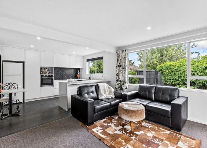  at 2/1 Delaware Crescent, Russley, Christchurch City, Canterbury