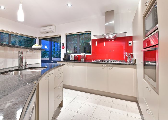  at 4/19 Langana Avenue, Browns Bay, Auckland
