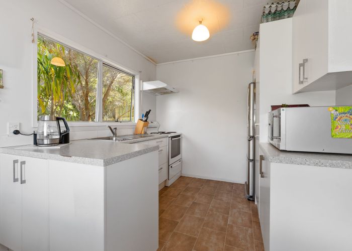  at 5 Edgware Road, West Harbour, Waitakere City, Auckland