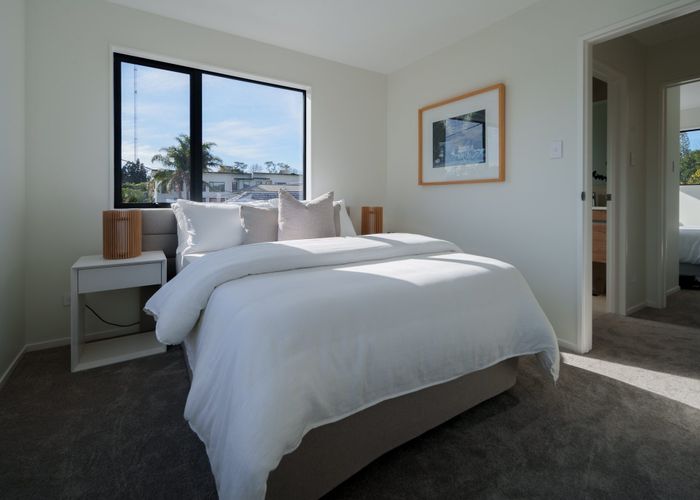  at 6/5 Preston Avenue, Henderson, Auckland