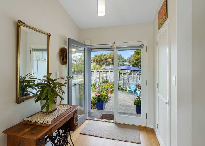  at 7 Kawau Grove, Waikanae Beach, Waikanae