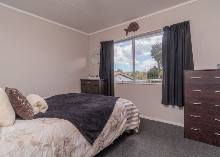  at 12 imperial place, Henderson, Waitakere City, Auckland