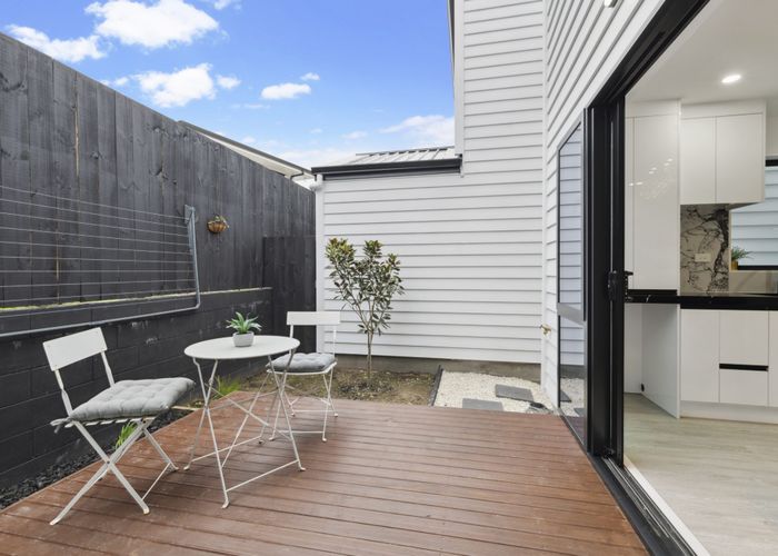  at 2/6 Pikitea Road, Mangere Bridge, Manukau City, Auckland