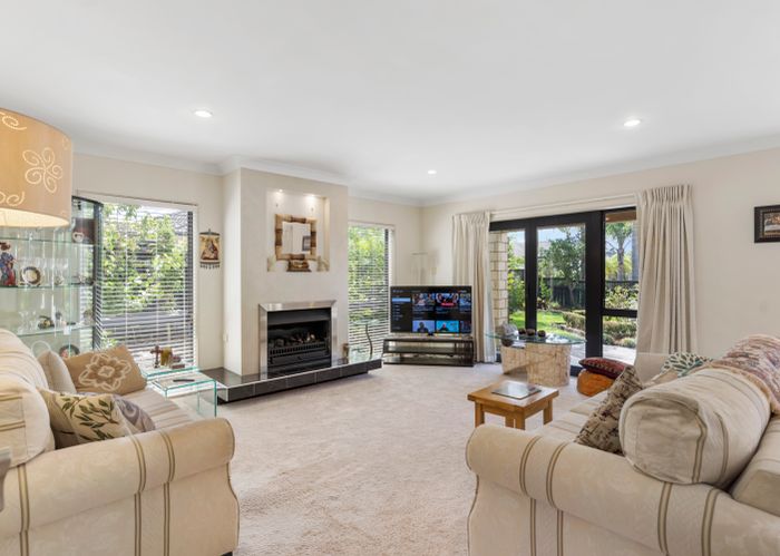  at 21 Oak Manor Drive, Albany, Auckland