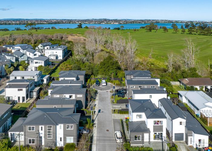  at 9 Manaaki Circle, Wai o Taiki Bay, Auckland