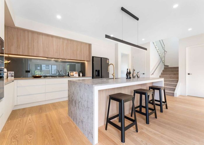  at 16 McMenamin Place, Fairview Heights, North Shore City, Auckland