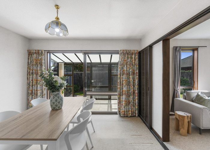  at 2/62 Leacroft Street, Bishopdale, Christchurch