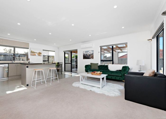  at 4A Kaponga Crescent, New Lynn, Auckland