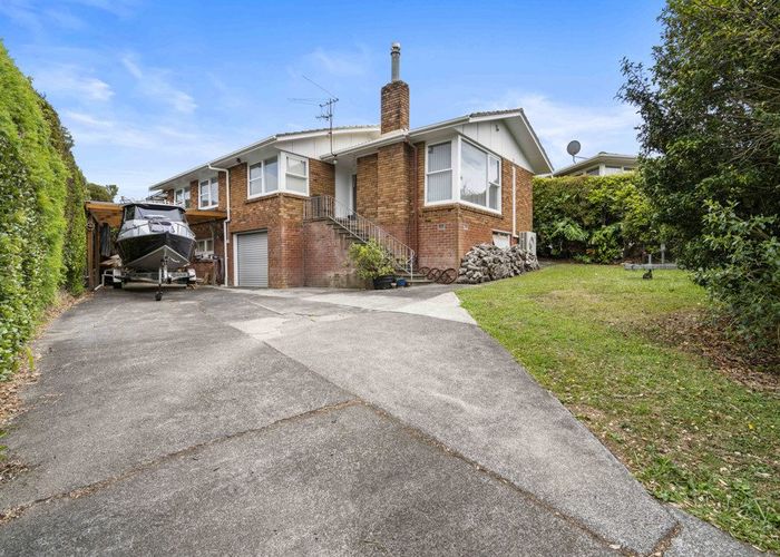  at 77 La Rosa Street, Green Bay, Auckland