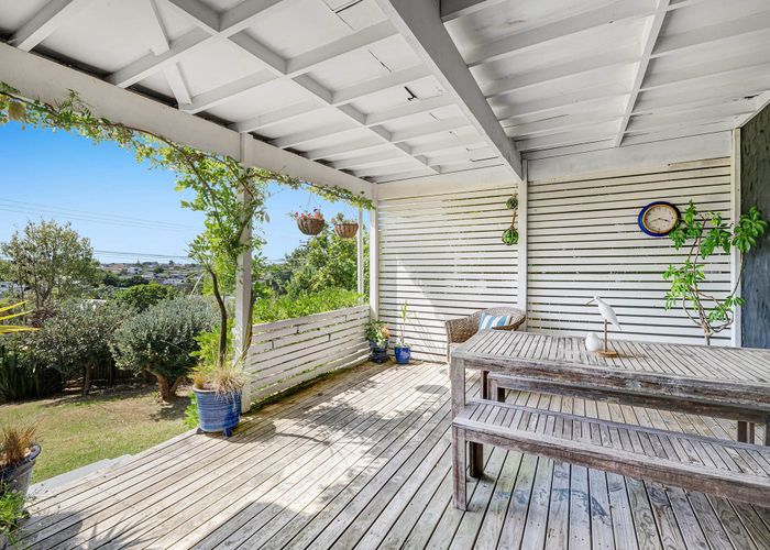  at 1/867 Beach Road, Waiake, Auckland