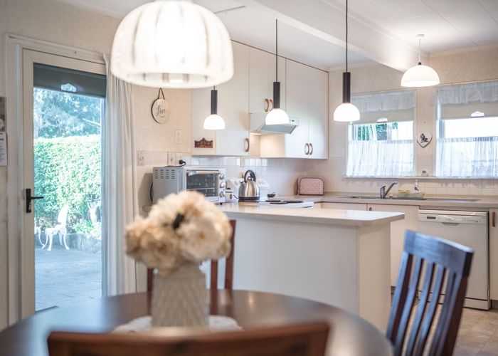  at 10 Leewood Place, Pakuranga, Manukau City, Auckland