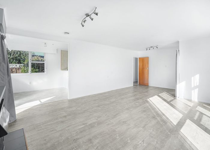  at 2 Rhonda Avenue, Deanwell, Hamilton