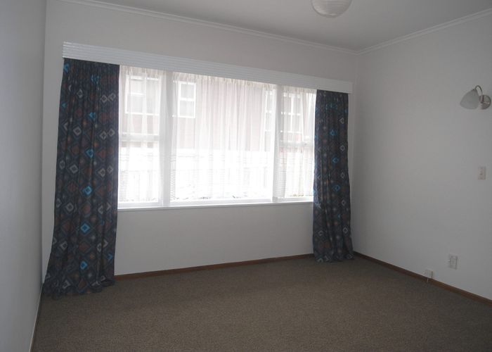  at 2/102 Te Atatu Road, Te Atatu South, Waitakere City, Auckland