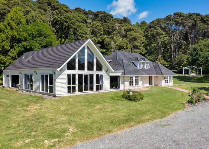 For sale 105 Grassmere Road, Henderson Valley, Auckland homes.co.nz