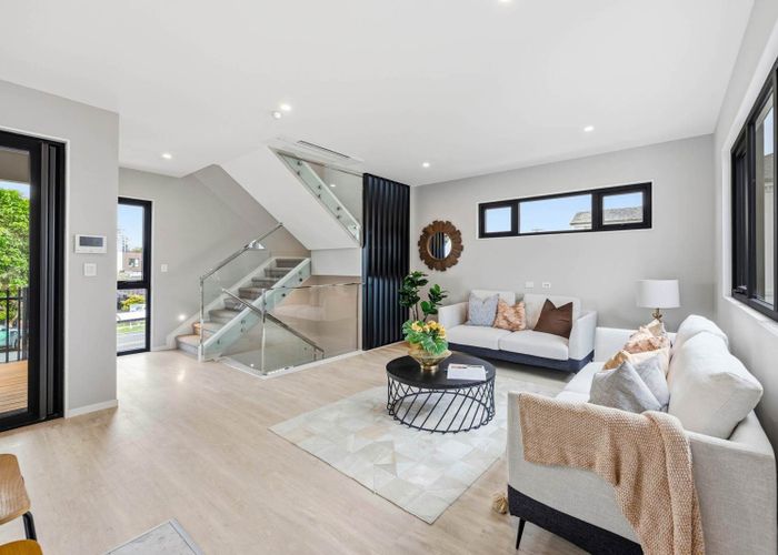  at 4 Beach Road, Te Atatu Peninsula, Waitakere City, Auckland