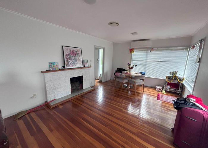  at 17 Windy Ridge Road, Glenfield, North Shore City, Auckland
