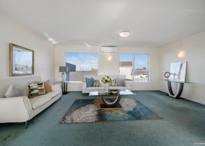  at 2/111 Sylvan Avenue, Northcote, Auckland