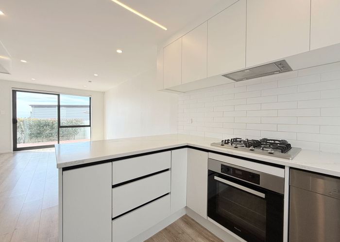  at 5/737 East Coast Road, Browns Bay, North Shore City, Auckland