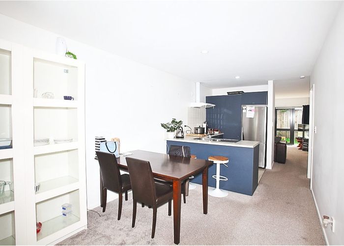  at 2/5 Nimstedt Avenue, Oteha, North Shore City, Auckland