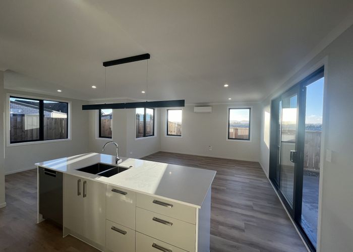  at 33 Crest Rise, Flagstaff, Hamilton, Waikato