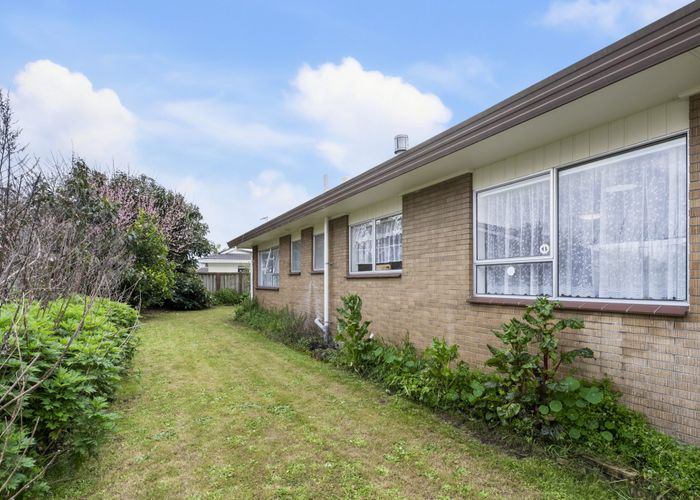  at 2/24 Waimana Road, Conifer Grove, Papakura, Auckland