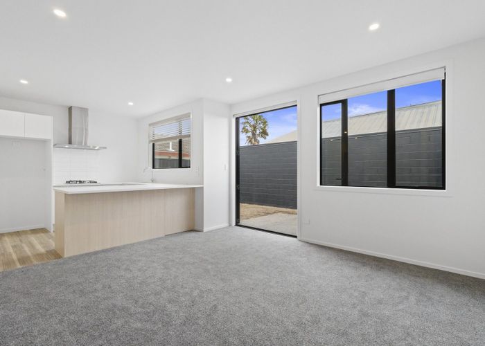  at 2/4 Duncan Road, St Andrews, Hamilton