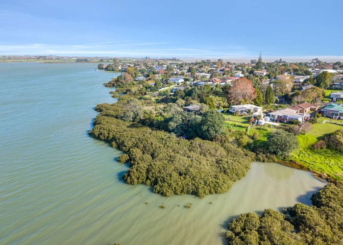  at 14 Lucas Place, Weymouth, Manukau City, Auckland
