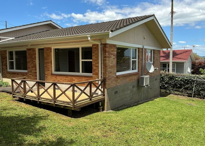  at 2/30 Sunnynook Road, Sunnynook, North Shore City, Auckland