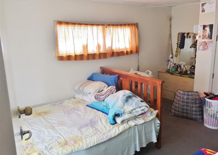  at 8 Leslie Place, Otara, Auckland