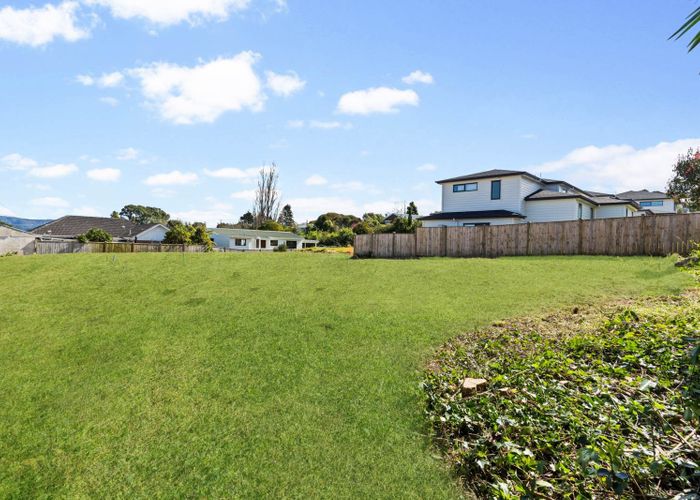  at 9 Ambrosia Avenue, Henderson, Waitakere City, Auckland