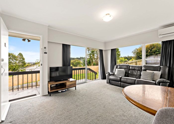  at 2/6 Segedin Place, Glenfield, Auckland