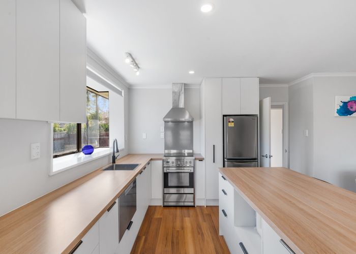  at 1/23 Laing Crescent, Heathcote Valley, Christchurch
