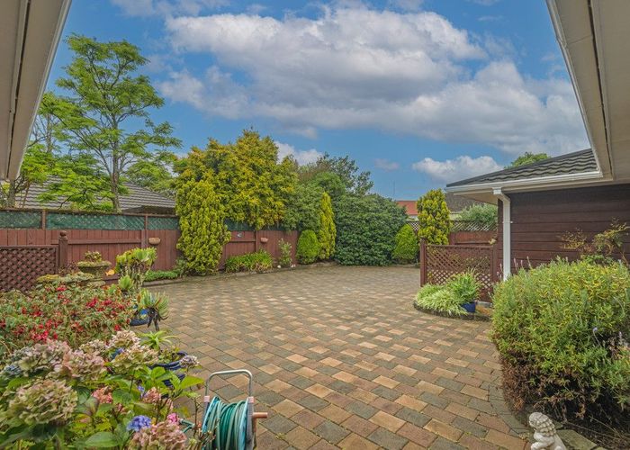  at 2 Hillgrove Place, Fitzherbert, Palmerston North