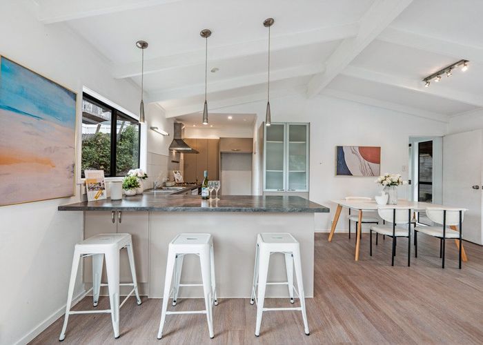  at 2/104 Ocean View Road, Hillcrest, North Shore City, Auckland