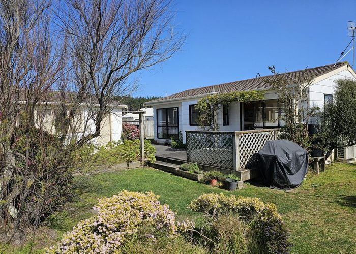  at 8 Rangitane Grove, Waitarere Beach, Levin