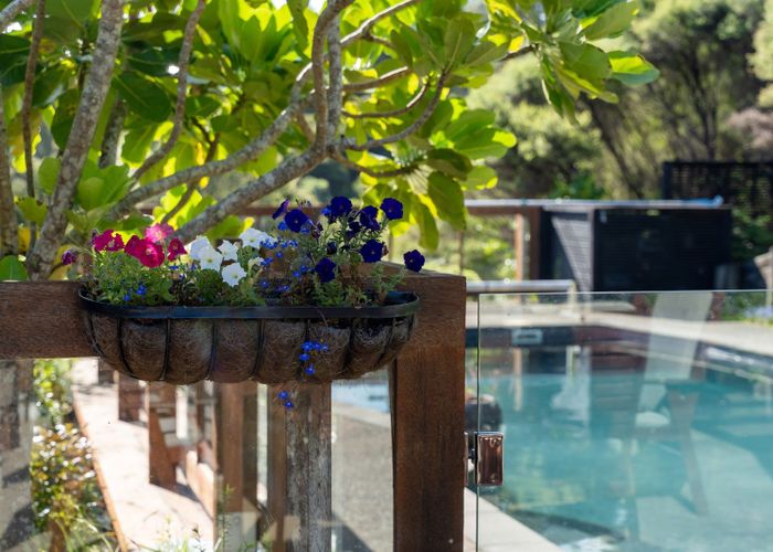  at 8 Herrings Cove Place, Titirangi, Auckland