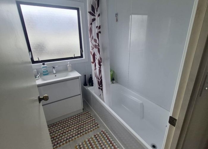  at 8 Rhine Place, Manurewa, Manukau City, Auckland