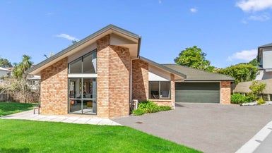  at 3 Nottingham Place, Northcross, Auckland